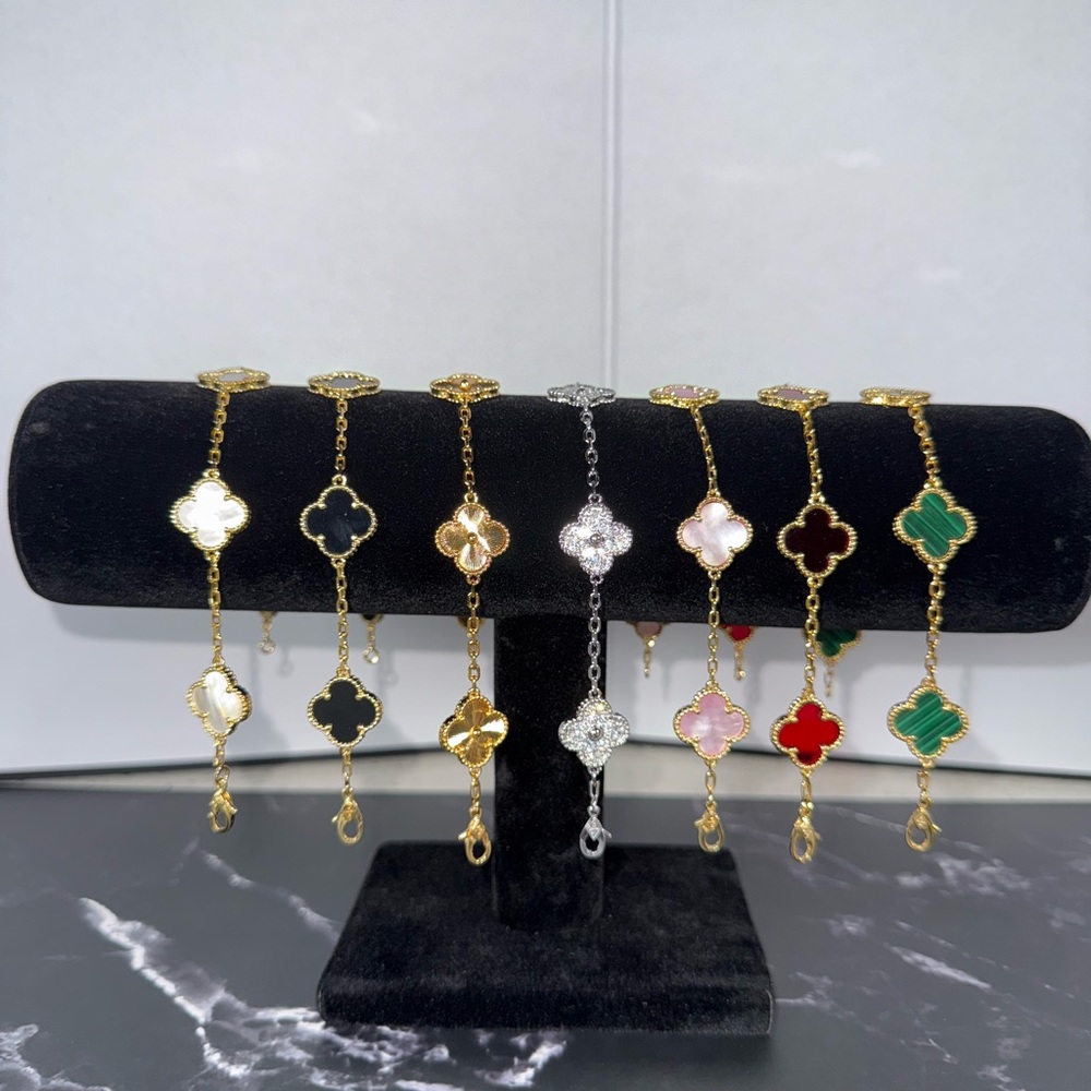 V C A Clover Bracelets - Picture 3 of 10